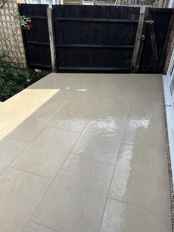 Decking to porcelain, Fareham -- Detail of the beige porcelain surface, finished in a platinum-coloured grout.